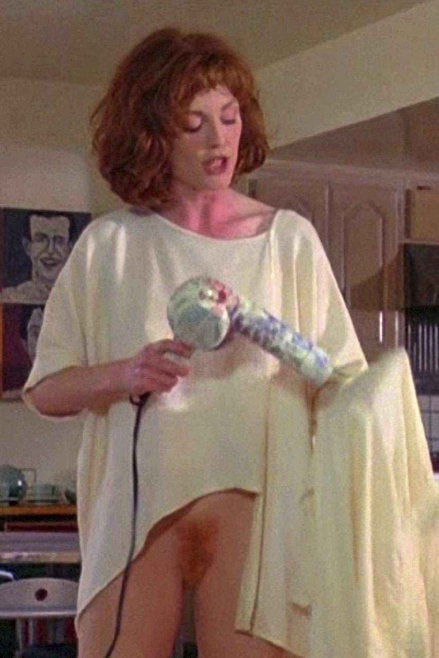 Julianne Moore - Porn Videos & Photos - EroMe