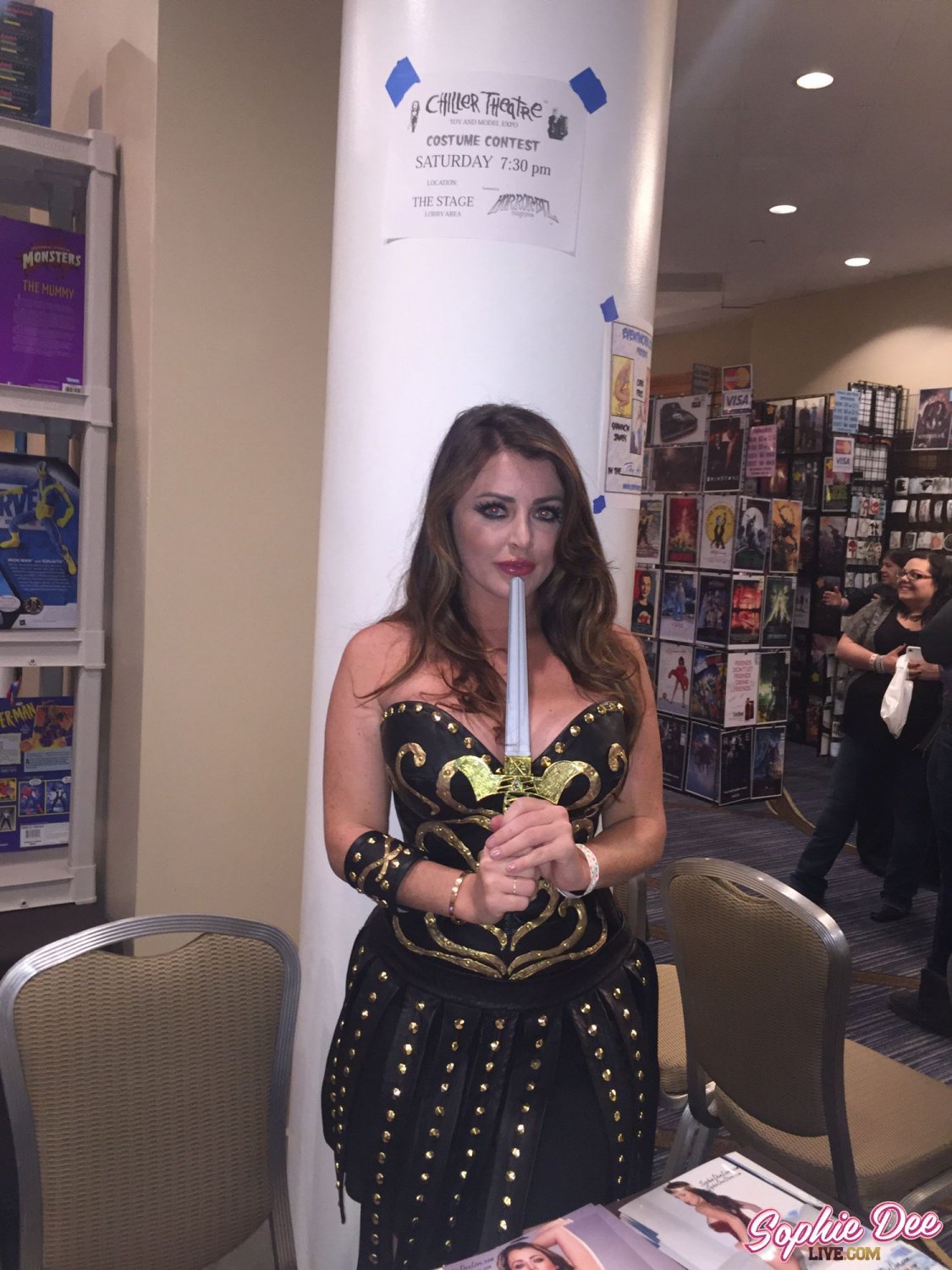 Convention Pics (Jelena J, Sunny L, Gianna M & More) #CgQDY5AC