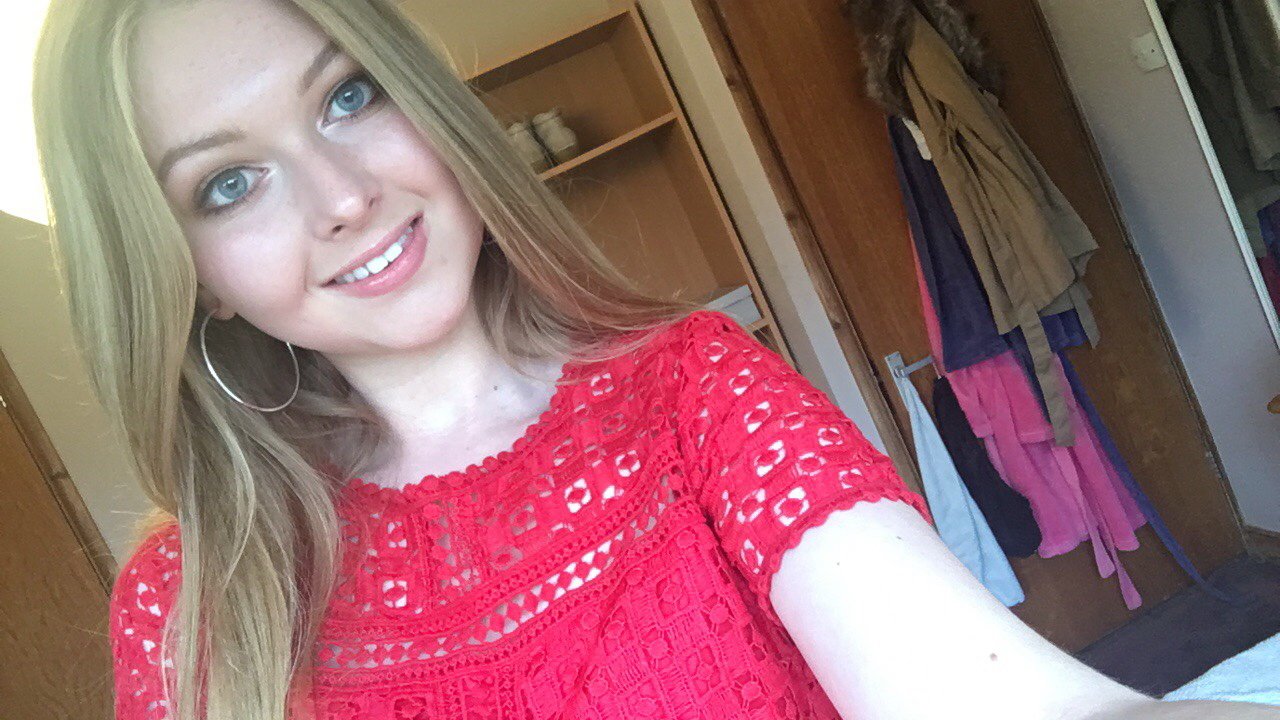 Selfie babe #02hNBhKt