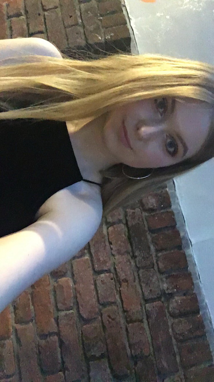 Selfie babe #0KmjY1qz