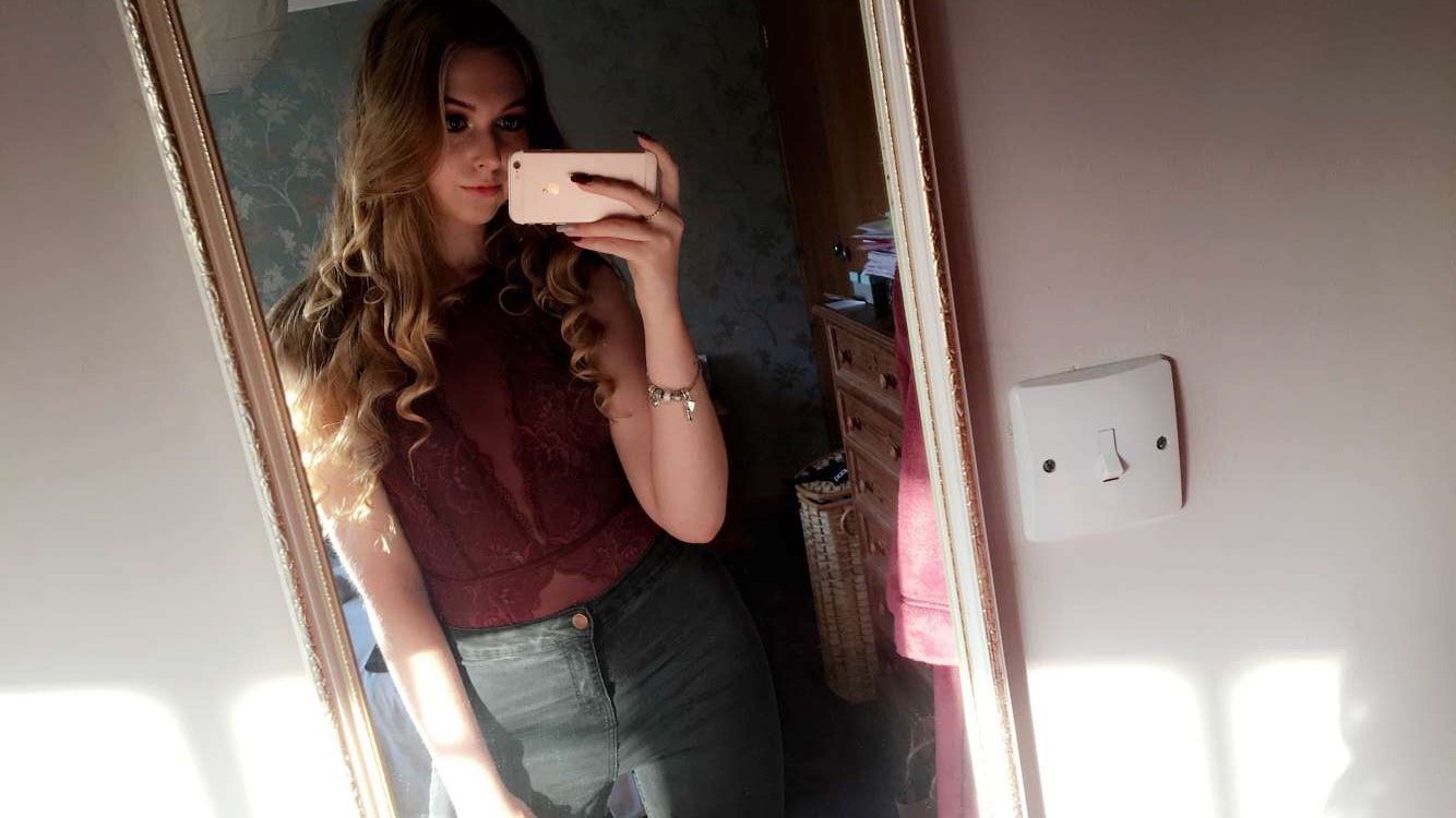 Selfie babe #5zKSLcaA