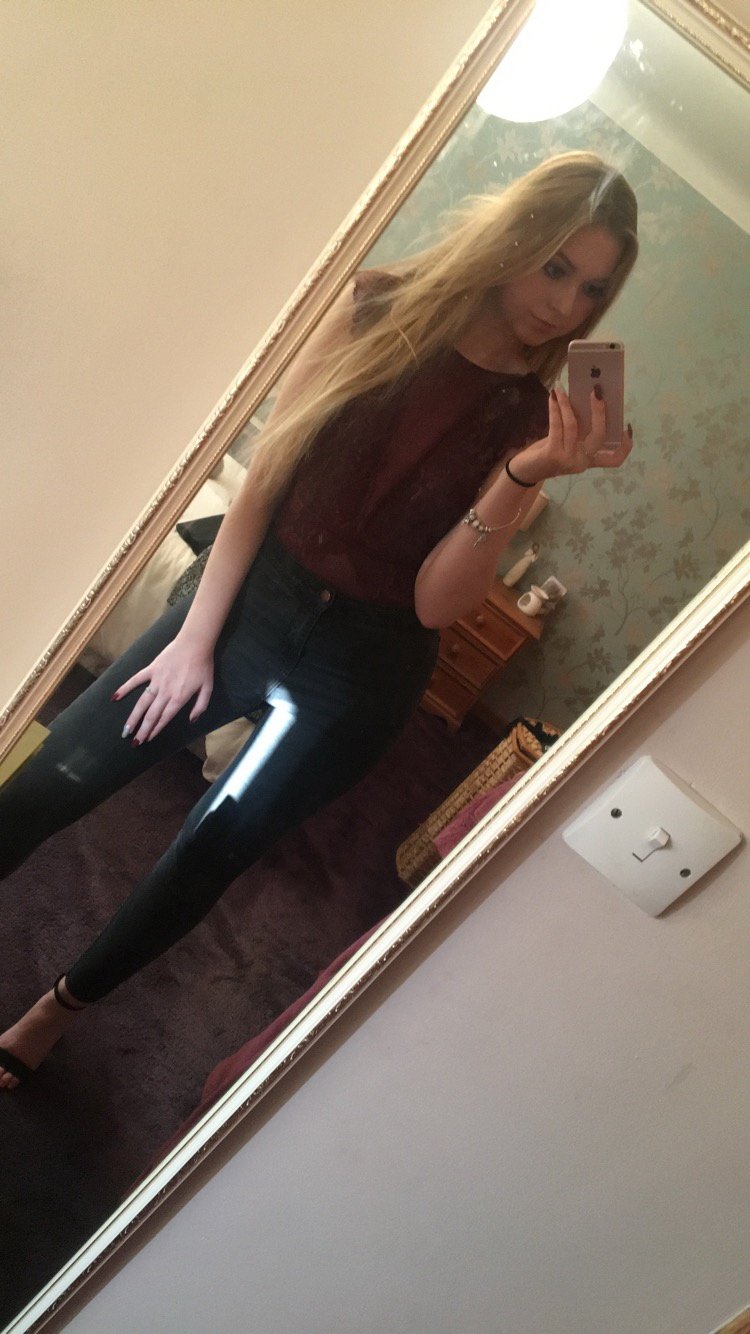 Selfie babe #zXzh8KrK