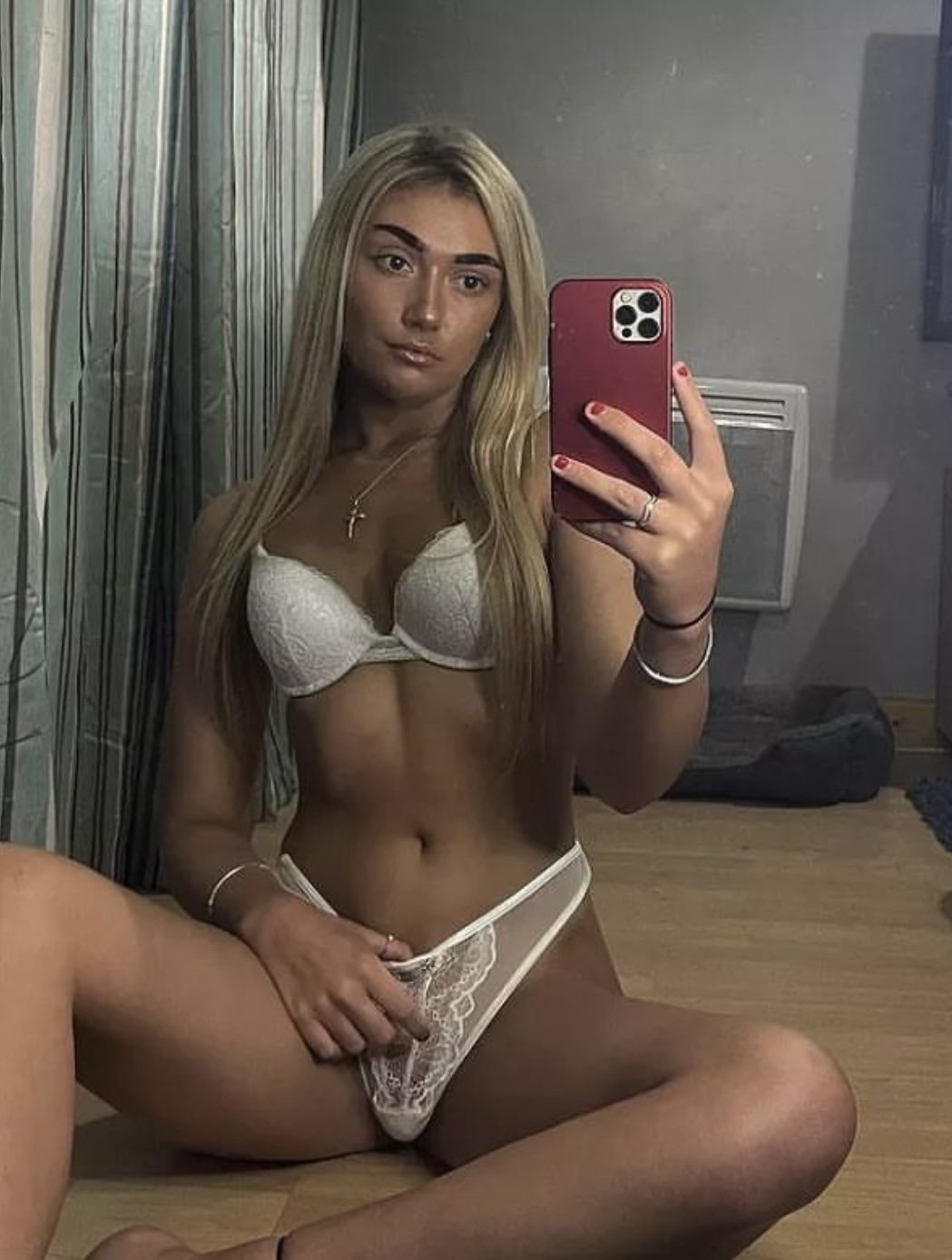 UK babe #N8C71Tq9