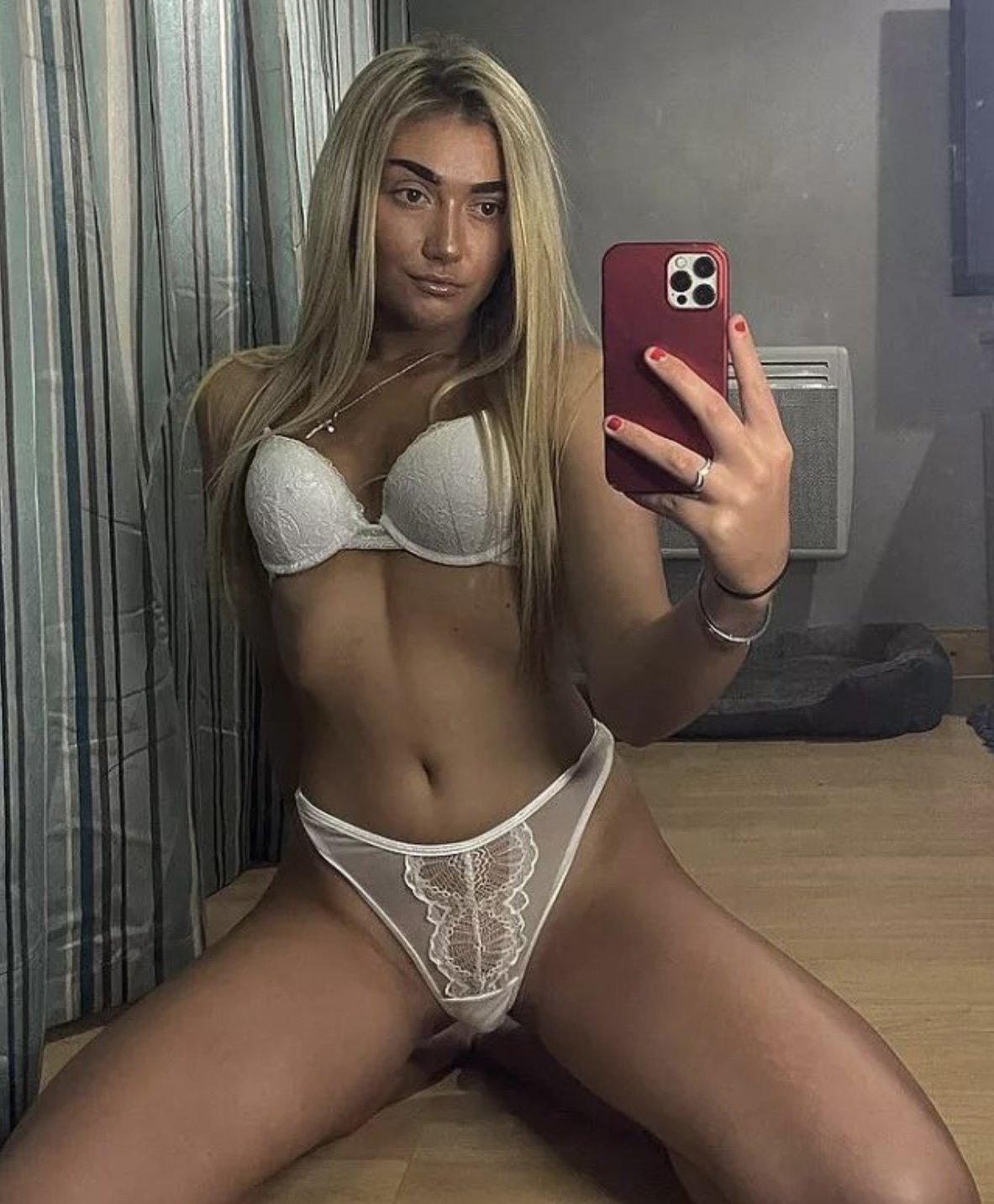 UK babe #TmRupEgJ