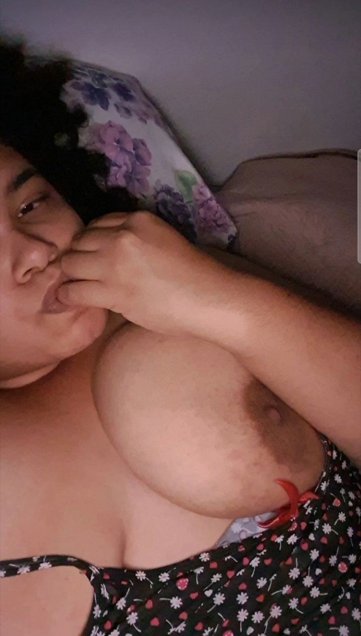 Beatriz Andrade gordinha safada da buceta peludinha gozando gostoso no pau de borracha #fvUru4Mh