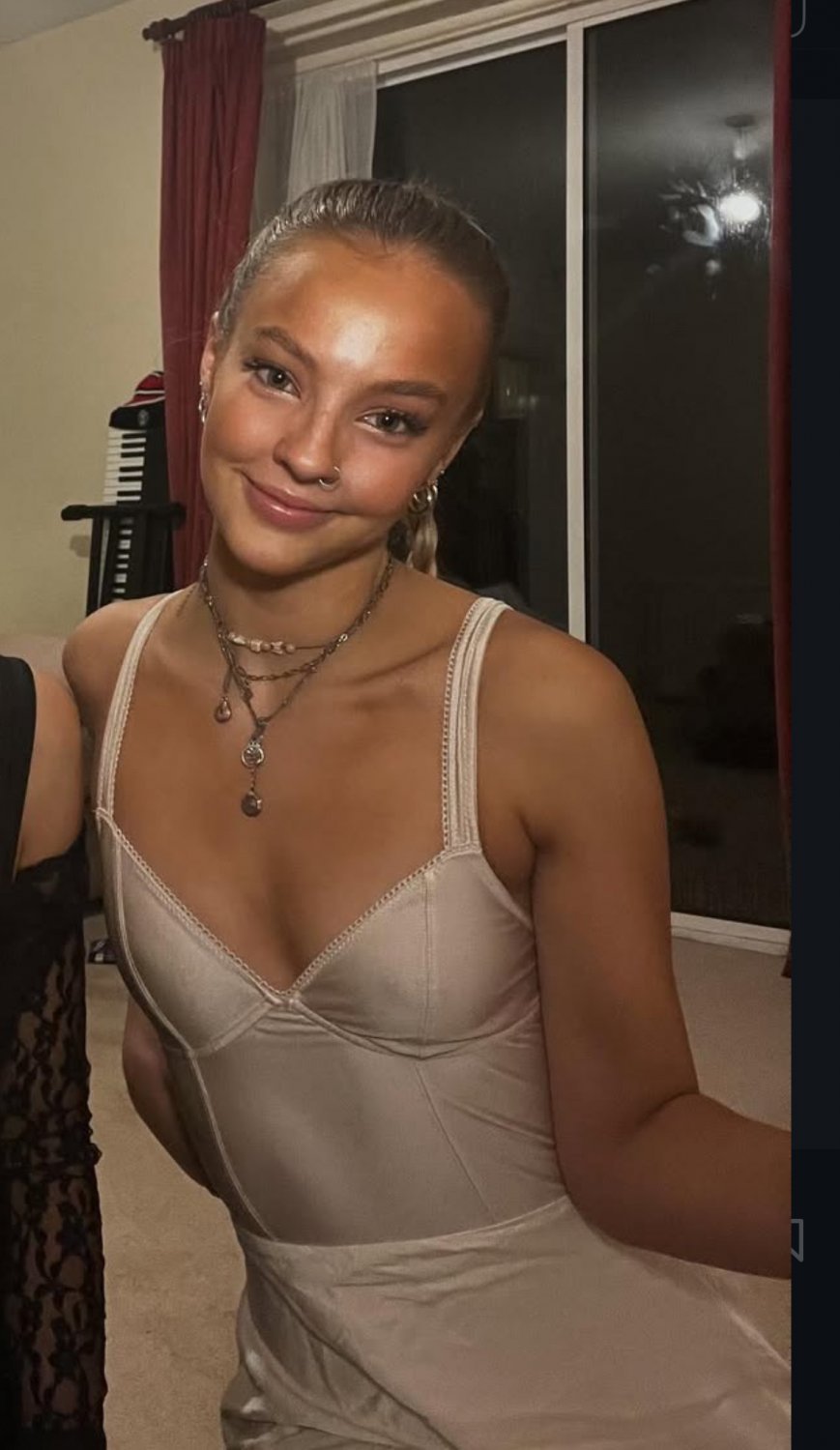 Send pics of mommy Sophie I want to cum so much for her insta is sophiedavies223 kik:jerkrequest1 #kziY5NTo