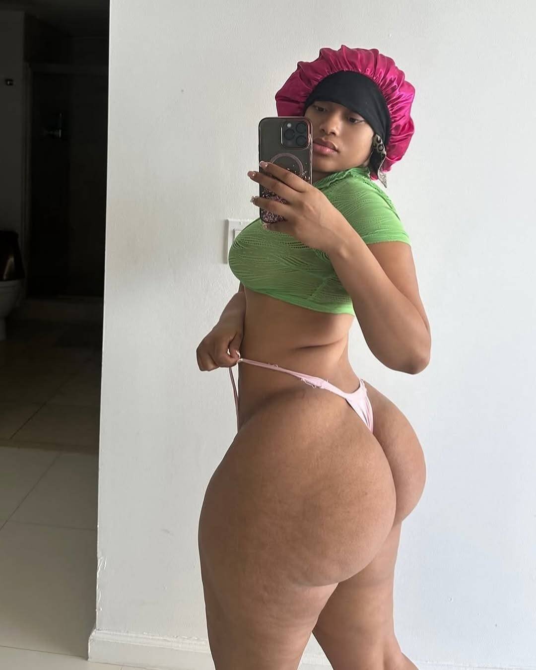 QUE GANAS DE METERLE LOS DEDOS EN EL ORTO A UNA NEGRA CULONA QUE MORBO INCREÍBLE #hmO1bXgI