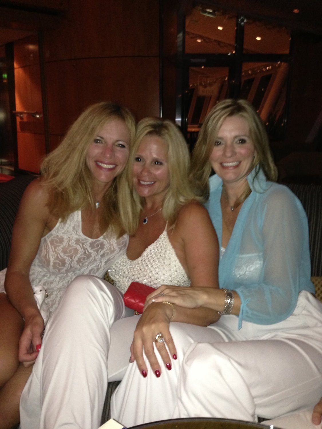 Lara Webslut #EEbV13Gj