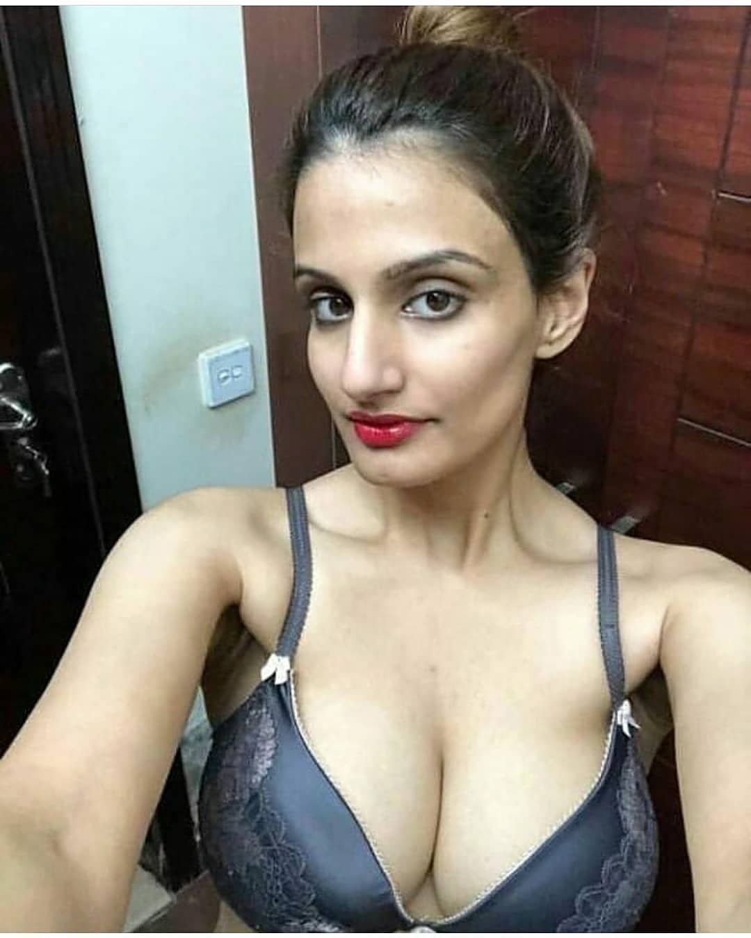 super hot Indian big boob bhabhi nudes leaked part 1 - EroMe